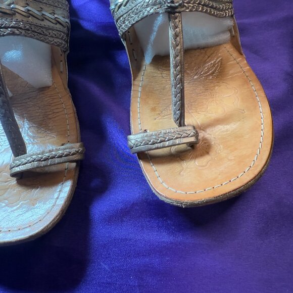📌White Mountain Gold Metallic Slip On Toe Loop Flat Lightweight Sandals - Picture 2 of 15